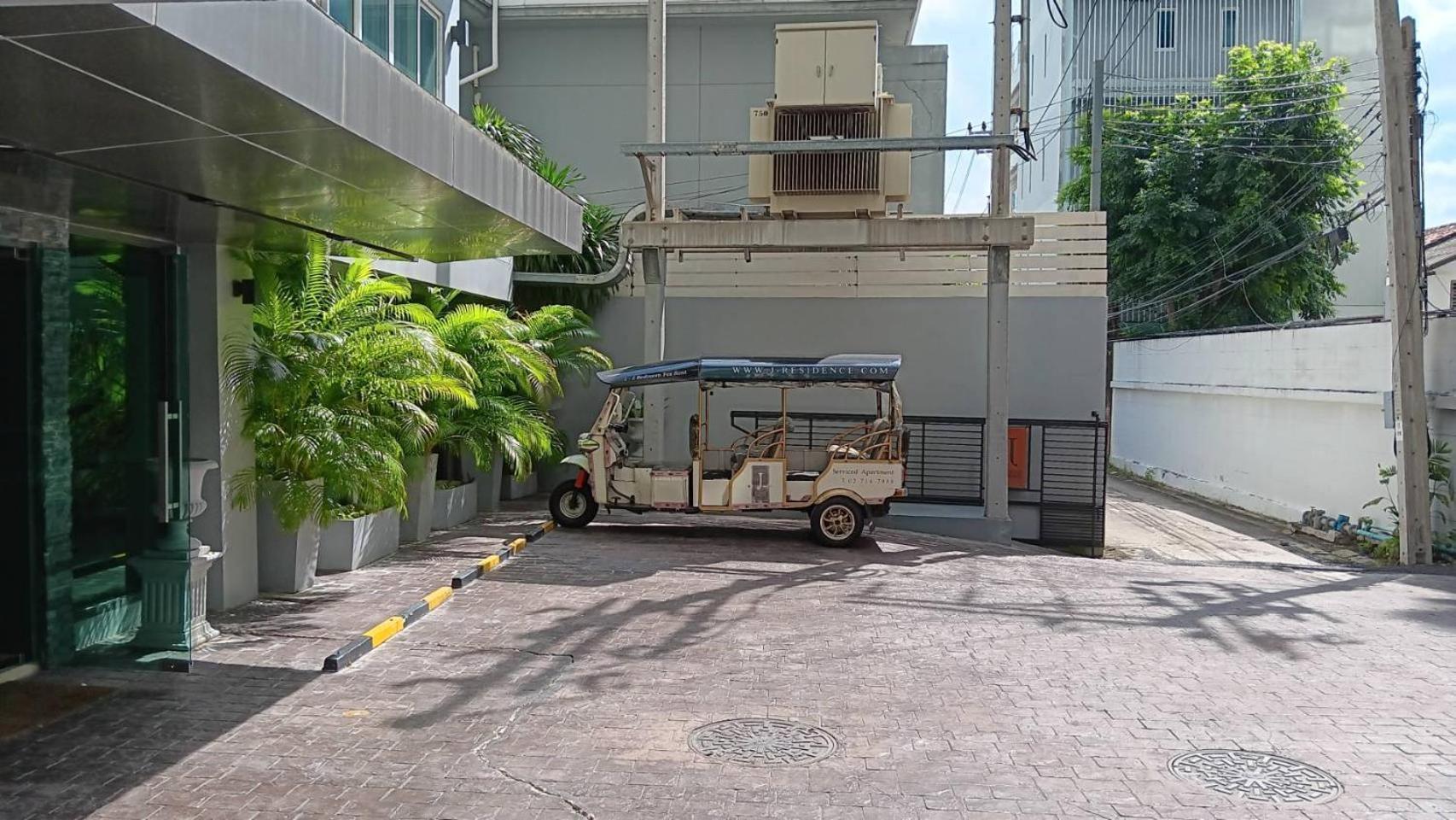J Residence Thonglor 8 Bangkok Exterior photo
